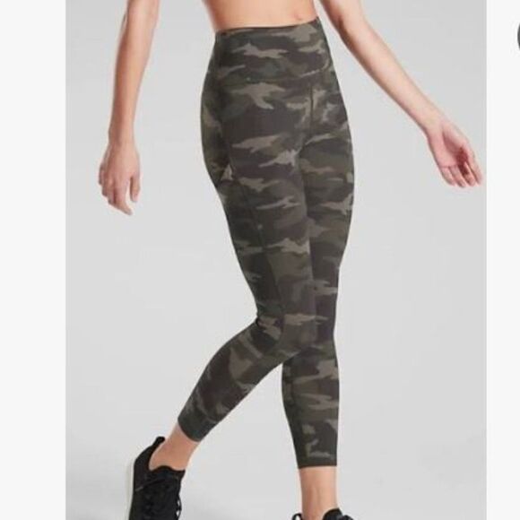 ATHLETA Ultimate 7/8 Tight Camo Size Medium - Picture 8 of 8